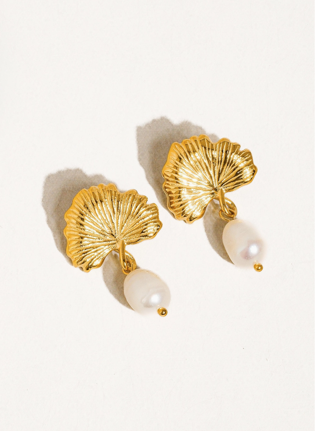 Flora Pearl Earrings - Gold