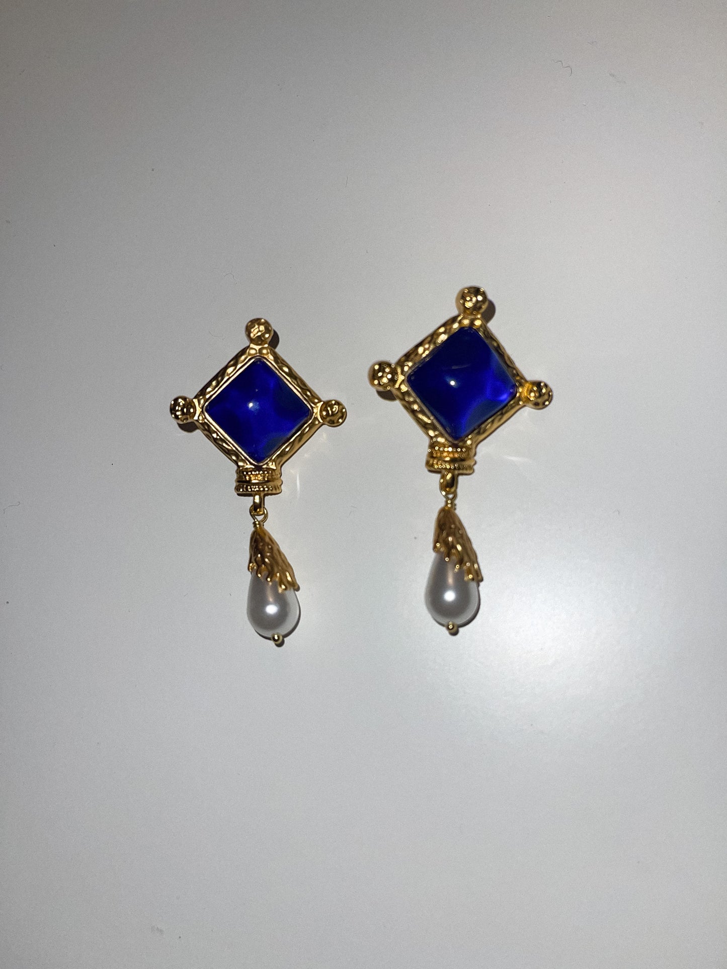 Indigo Vintage Pearl Earrings - Gold