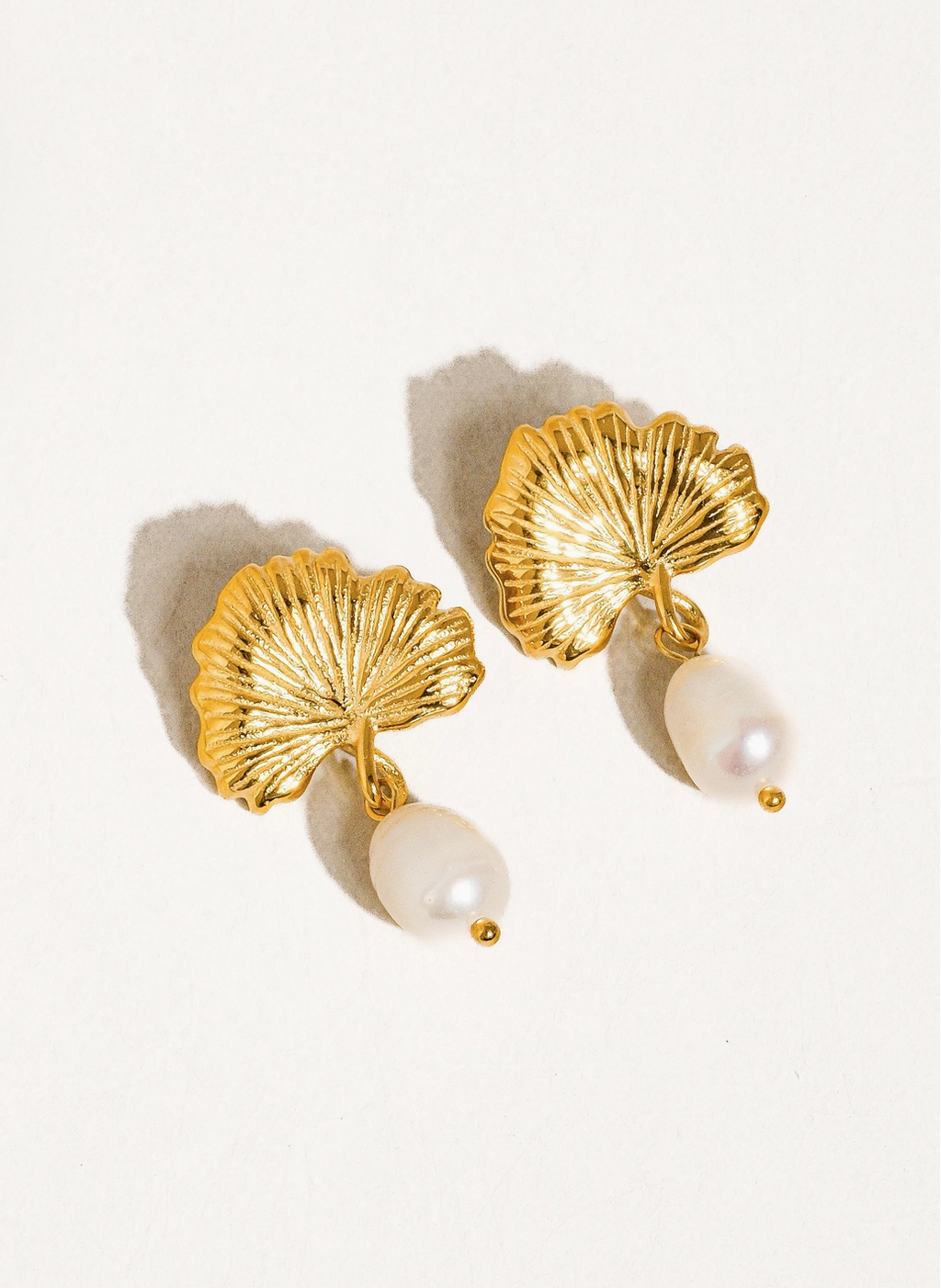 Flora Pearl Earrings - Gold