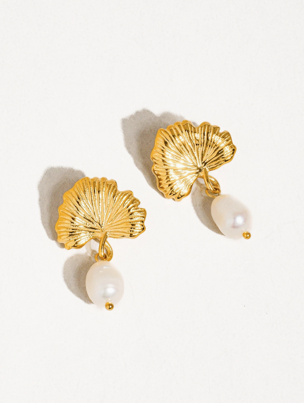 Flora Pearl Earrings - Gold
